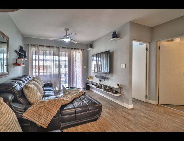 2 BEDROOM FLAT FOR SALE IN UMBOGINTWINI